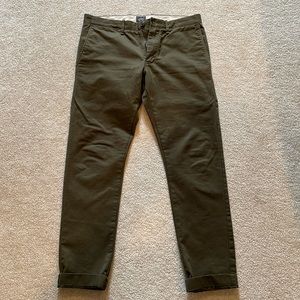 Mens J.crew broken in chino size 31x30 in olive